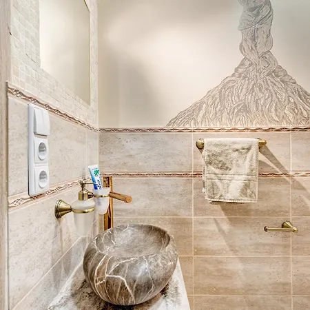 Δωμάτια σε οικογενειακή κατοικία Private With Sauna & Parking With Shared Bathroom Κάουνας