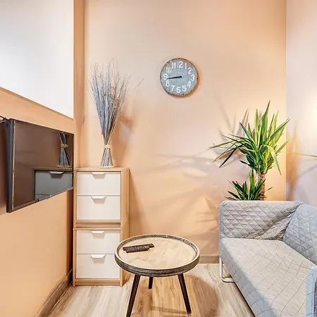 Δωμάτια σε οικογενειακή κατοικία Private With Sauna & Parking With Shared Bathroom