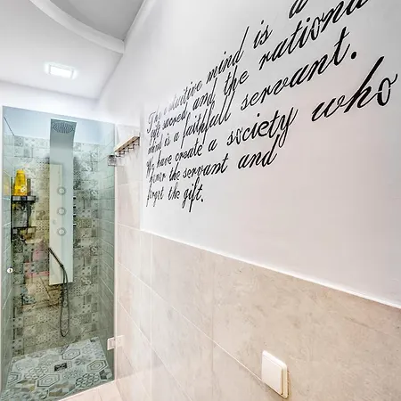 Δωμάτια σε οικογενειακή κατοικία Private With Sauna & Parking With Shared Bathroom Κάουνας