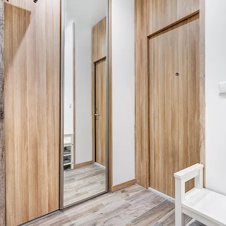 Private With Sauna & Parking With Shared Bathroom Δωμάτια σε οικογενειακή κατοικία