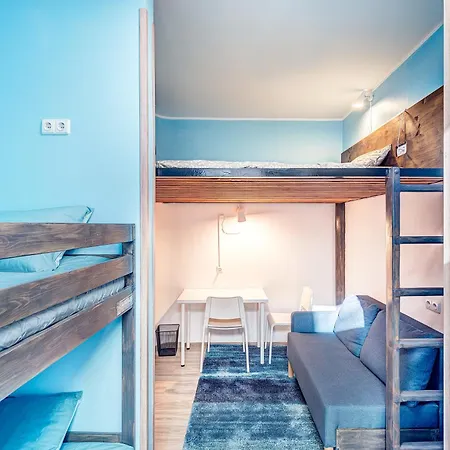 Private With Sauna & Parking With Shared Bathroom Δωμάτια σε οικογενειακή κατοικία *