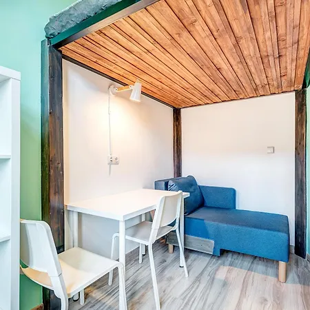 Private With Sauna & Parking With Shared Bathroom Δωμάτια σε οικογενειακή κατοικία Κάουνας