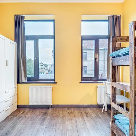 Private With Sauna & Parking With Shared Bathroom