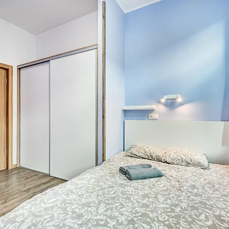 Private With Sauna & Parking With Shared Bathroom