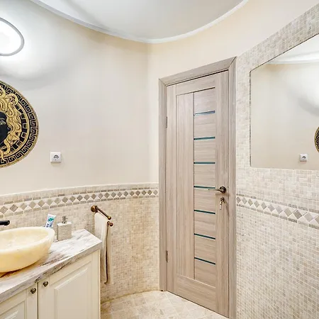 Private With Sauna & Parking With Shared Bathroom