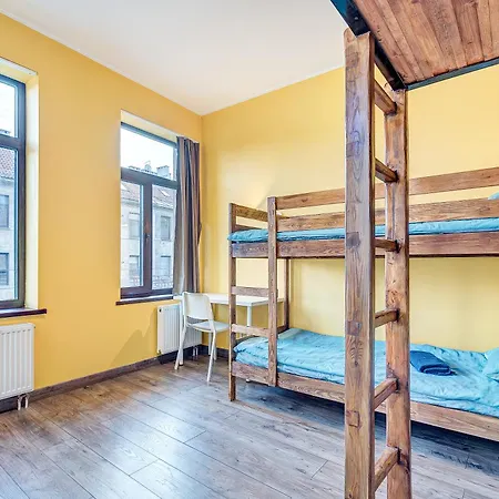 Private With Sauna & Parking With Shared Bathroom Δωμάτια σε οικογενειακή κατοικία Κάουνας