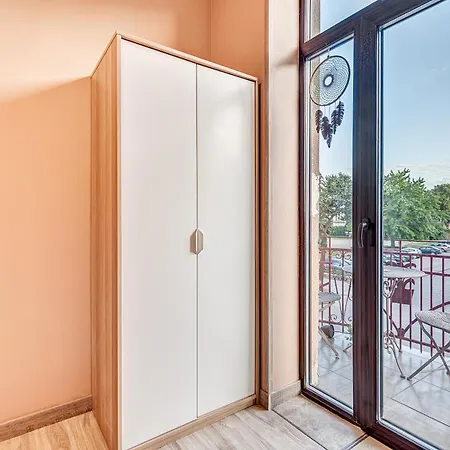 Δωμάτια σε οικογενειακή κατοικία Private With Sauna & Parking With Shared Bathroom