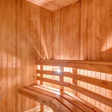 Private With Sauna & Parking With Shared Bathroom *