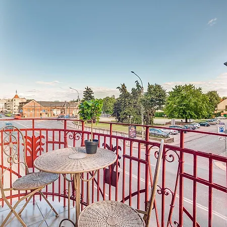 Δωμάτια σε οικογενειακή κατοικία Private With Sauna & Parking With Shared Bathroom