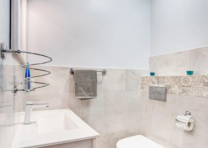 Rum i privatbostad Private With Sauna & Parking With Shared Bathroom *