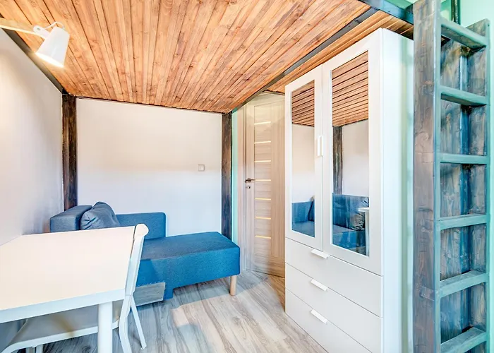 Rum i privatbostad Private With Sauna & Parking With Shared Bathroom