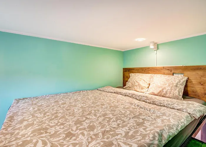 Private With Sauna & Parking With Shared Bathroom *