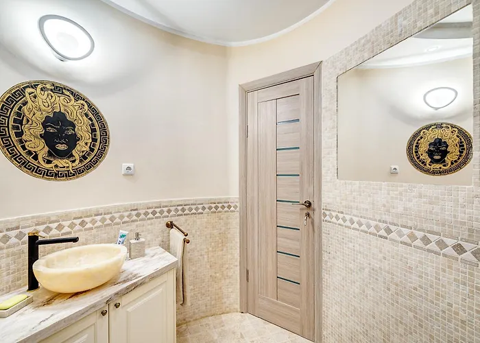 Private With Sauna & Parking With Shared Bathroom