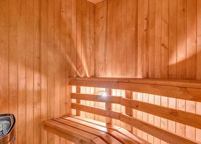 Private With Sauna & Parking With Shared Bathroom Rum i privatbostad Kaunas