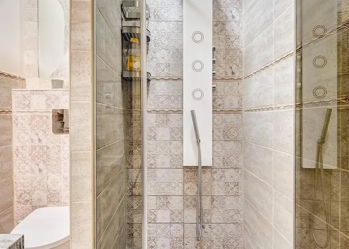 Private With Sauna & Parking With Shared Bathroom Rum i privatbostad *